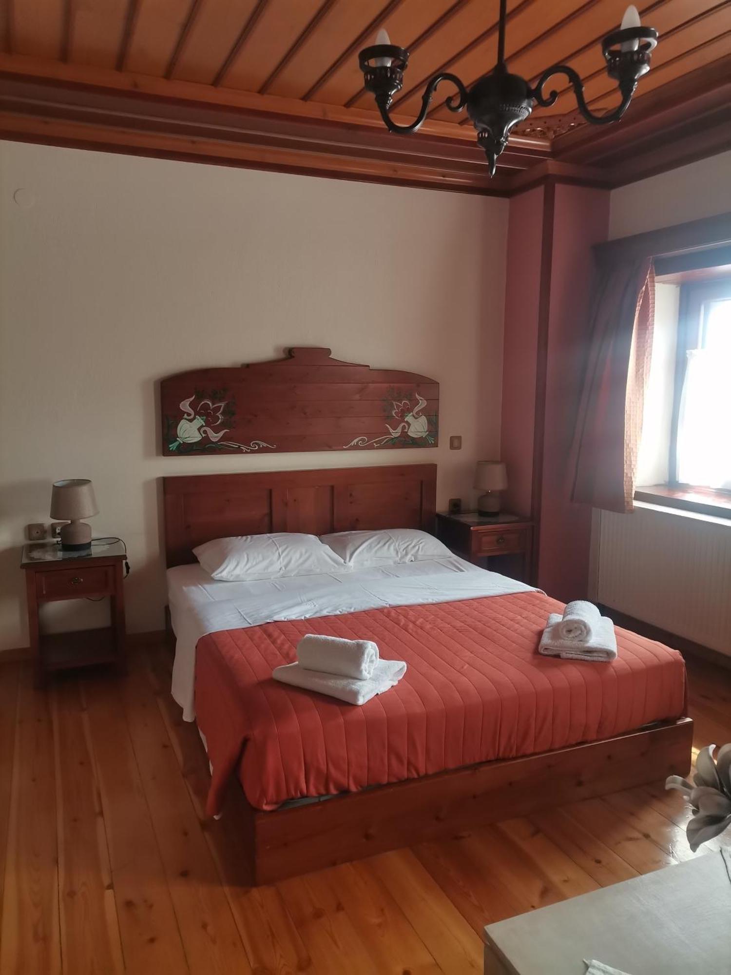 莫诺登德里 康斯坦丁诺依兰尼斯旅馆酒店 外观 照片